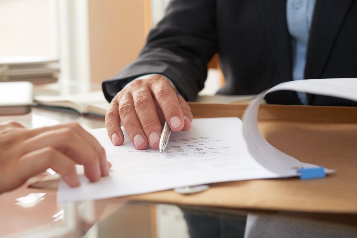 Poder notarial vs apud acta: cuándo usar cada uno