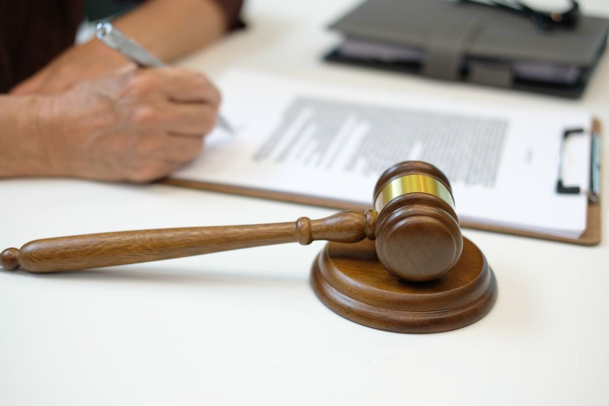 ¿Quién tramita un exhorto judicial? El papel del procurador